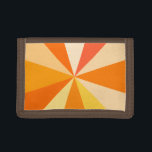 Moderner 60er der Pop-Kunst Funky geometrische Tri-fold Portemonnaie<br><div class="desc">Dieser angesagte,  retro Kunstentwurf des Pops 60s-inspired hat die psychedelische orange Strahlen/Sonnendurchbruch,  die heraus in einem geometrischen Muster schießen. Dieses flippige,  unbedeutend,  UltraMod Entwurf hat zwölf Strahlen in unterschiedlichen Schatten der Orange. Sie ist,  Baby stark.</div>