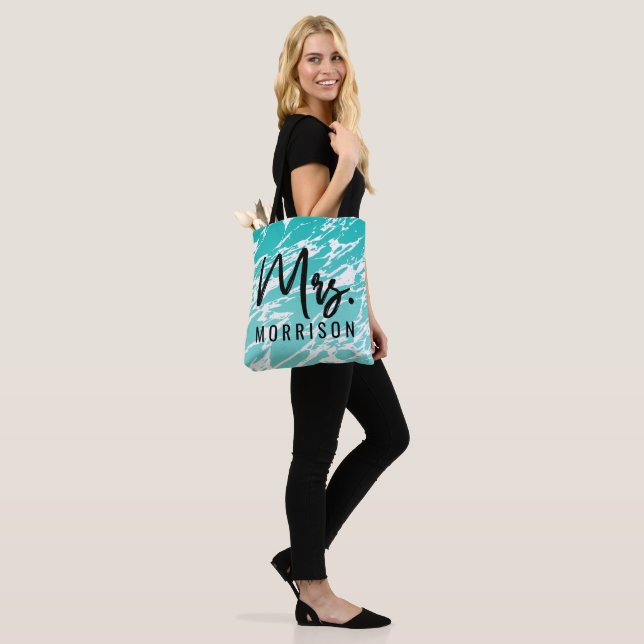 Moderner abstrakter Seafoam aquamariner weißer Tasche (Am Model)