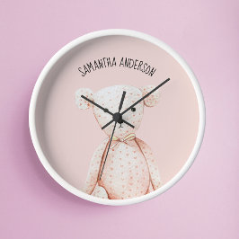 Moderner Beauty Pastel Pink Teddy Bär mit Namen Runde Wanduhr
