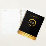 Moderner beruflicher Planer in Schwarz und Gold<br><div class="desc">Moderner eleganter Schwarz und Gold persönlicher,  Business-Planer. Fügen Sie Ihren eigenen Namen,  Logo und Text an der Vorderseite zu personalisieren.</div>