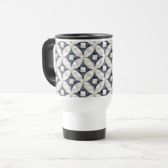 Moderner blauer Karo in Grau und Beige Reisebecher (Vorderseite Links)