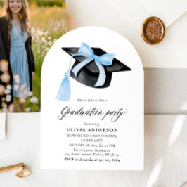 Moderner Blue Bow Graduation Cap Abschluss angekom Einladung