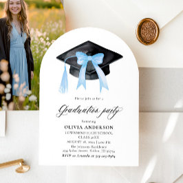 Moderner Blue Bow Graduation Cap Abschluss angekom Einladung