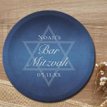 Moderner Blue Star von David Formal Bar Mitzvah Pa Pappteller<br><div class="desc">Schöne dunkelblaue Farbtöne schaffen eine Textur wie Wasser auf dieser formalen Papiertafel aus Bar Mitzvah Party. Elegante weiße minimalistische Schrift über die Dekoration mit dem Namen Ihres Sohnes auf dem subtilen Stern von David zu feiern,  das Kommen Ihres jüdischen Sohnes zu erleben.</div>