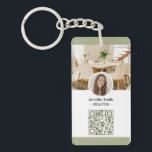 Moderner Chic Real Anwesen Marketing QR Code Schlüsselanhänger<br><div class="desc">Moderner Chic Real Anwesen Marketing QR Code Schlüsselanhänger - ein schlankes und innovatives Tool, um Ihr echtes Anwesen Marketing zu erhöhen. Dieser Schlüsselanhänger verbindet Stil und Funktionalität nahtlos und bietet eine innovative Möglichkeit, sich mit potenziellen Kunden in der Wettbewerbswelt von echtem Anwesen zu verbinden. Der Schlüsselanhänger ist nicht nur ein...</div>