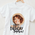 Moderner Cooler Spaß Kundenspezifisches Foto Gebur T-Shirt<br><div class="desc">Design ist modern und einfach. Fügen Sie ein benutzerdefiniertes Foto des Geburtstagsfeiers hinzu und fügen Sie seinen Namen hinzu,  fügen Sie eine benutzerdefinierte Nachricht hinzu</div>