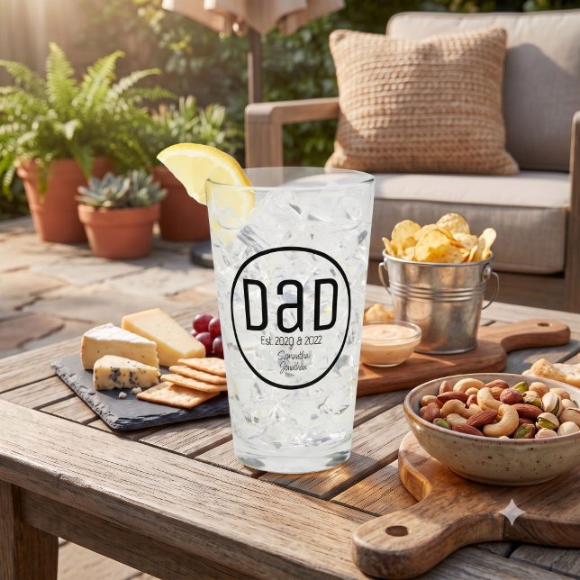 Moderner Dad mit einfachen Kindernamen etabliert Glas (Von Creator hochgeladen)