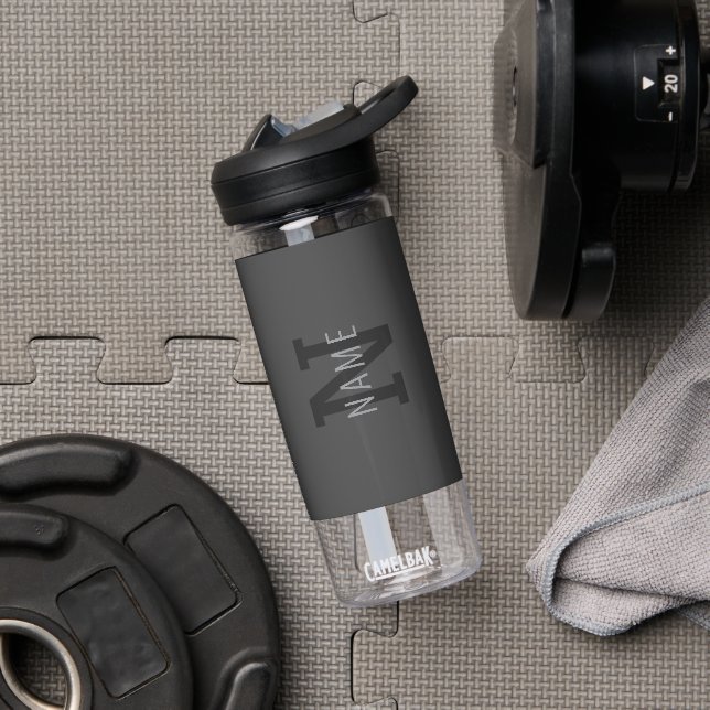 Moderner dunkelgrauer Mit Monogramm Name (oder and Trinkflasche (Fitnessstudio)
