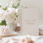 Moderner eleganter Hochzeitsplaner für Trauzeugin Planer<br><div class="desc">Konzipiert, um sich mit der "Chloe" Wedding Invitation Collection abzustimmen. Klicken Sie auf "Details", um Details zu ändern. Um den Text zu verschieben oder die Größe, den Schriftart oder die Farbe zu ändern, klicken Sie auf "Bearbeiten mit dem Entwurfstool". Auf dieser Seite finden Sie den Sammellink, um alle passenden Elemente...</div>