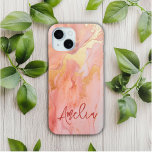 Moderner eleganter Pfirsichgoldmarmorname Personal Case-Mate iPhone Hülle<br><div class="desc">Moderne Elegant Peach Gold Marmor Personalisiert Name iPhone 15 Hüllen bietet Ihren personalisierten Namen in einer eleganten Kalligraphie Schrift Typografie auf einem modernen pfirsichfarbenen fuzz und goldmarmorfarbenen Hintergrund. Perfektes Geschenk für sie zum Geburtstag,  Mutter zum Muttertag,  Schwester oder Bestie für Weihnachten und Feiertage. Entworfen von ©Evco Studio www.zazzle.com/store/evcostudio</div>