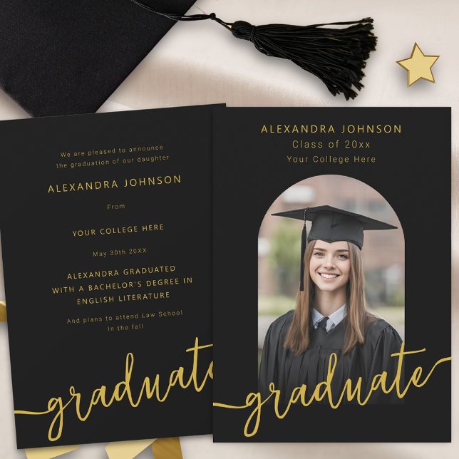 Moderner Foto-Abschluss für Goldene Drehbücher Ankündigung (Modern arch photo black and gold script graduation announcement card elegant stylish chic trendy)