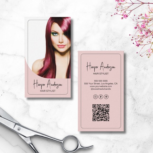 Moderner Friseur Stylist Salon Foto QR Rosa Visitenkarte (Modern Hair Stylist Salon Photo QR Pink Business Card)