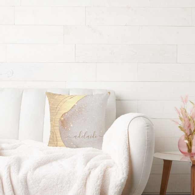 Moderner Gold Glitzer Pinselmetall Monogram Name Kissen (Liege)