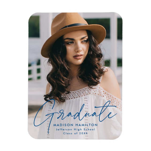 Moderner Graduate Blue Script Foto Abschluss Magnet (Vertikal)