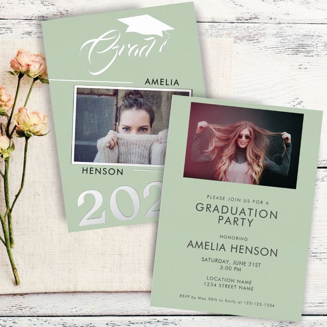 Moderner Green Graduate 2 Foto Abschluss Silver Folieneinladung (Von Creator hochgeladen)