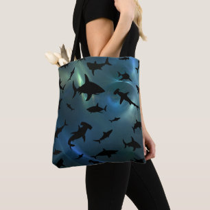 Moderner Hai-Kiefer unter der Meergalaxie Tasche