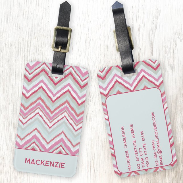 Moderner Ikat Zickzack Strip Personalisierter Name Gepäckanhänger (Modern ikat chevron zigzag geometric stripe pink green personalized name luggage tag)