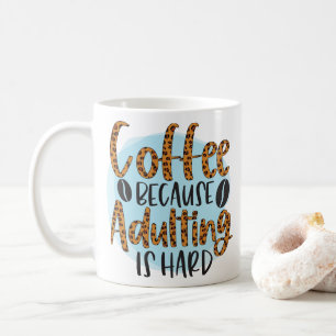 Moderner Kaffee, weil Erwachsene harte Typografie  Kaffeetasse