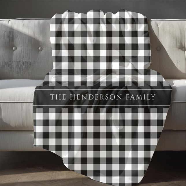 Moderner Karierter Name Schwarz/Weiß Fleecedecke (Modern Black And White Plaid Family Name Fleece Blanket)
