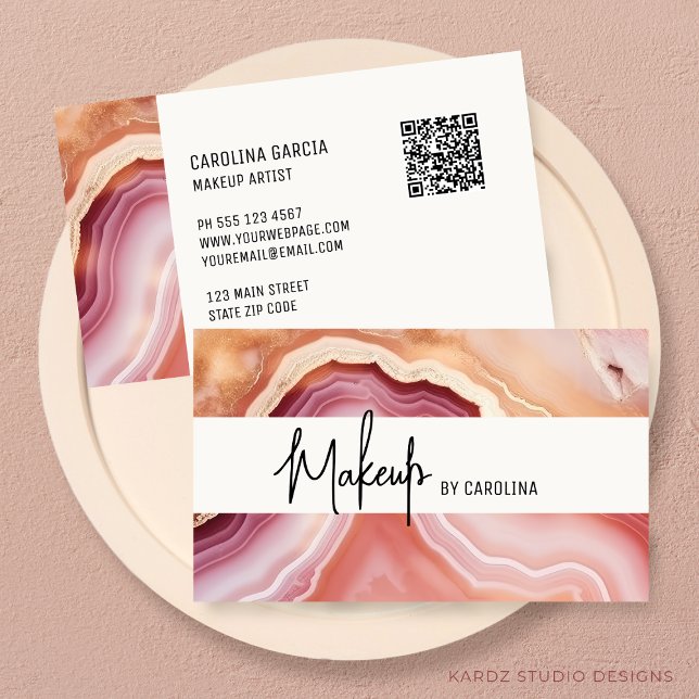 Moderner Luxus Makeup Artist Visitenkarte (Business cards are shown in 3.5 x 2.0 inch size. Enter URL to create QR Code and add your info.)