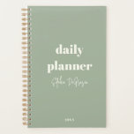 Moderner Minimalistischer Boho-Chic-Tagesplaner Planer<br><div class="desc">Bleibe mit Flair organisiert! 📅 Passen Sie unseren Boho Chic Dusty Green Daily Planer mit Ihrem Namen, Jahr und Titel an! Ihr Stil, Ihr Zeitplan. Erreichen Sie Ihre Ziele in minimalistischer, moderner Art. Die Planung wurde persönlich und stilvoll! 🌼 #CustomPlanner #OrganisationGoals</div>