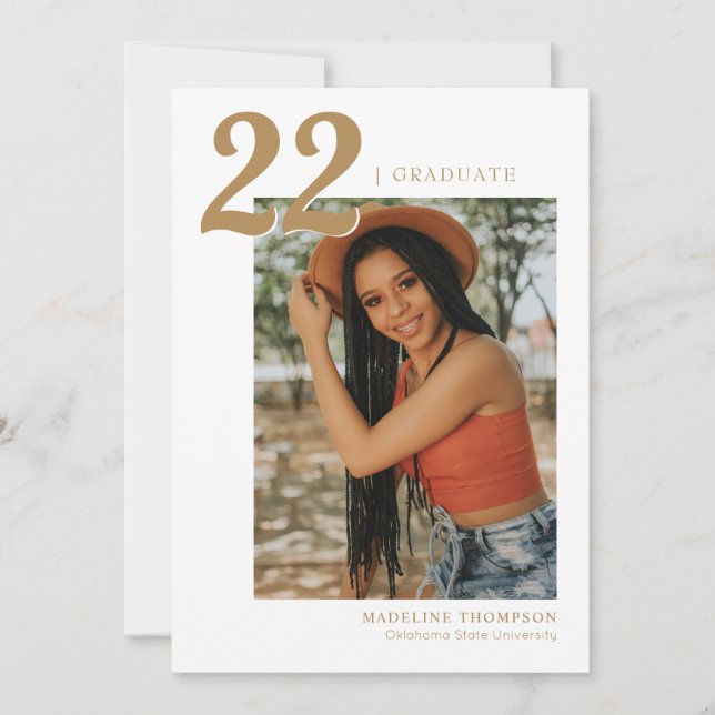 Moderner Minimalistischer Foto Abschluss Einladung (Vorderseite)