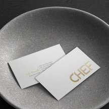 Moderner Minimalistischer Koch mit weißem und gold