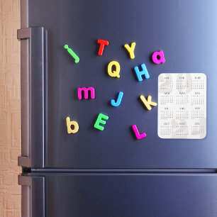 Moderner minimalistischer weißer und beiger Kalend Magnet