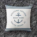 Moderner Name des benutzerdefinierten Schiffes Wil Kissen<br><div class="desc">Moderne minimalistische, benutzerdefinierte Bootsnamen werfen Kissen in staubblauem Blau mit nautischen Streifen und Anker lesen WELCOME ABOARD, sowie den Namen der Marina, Dock, Yacht Club, oder Stadt.</div>