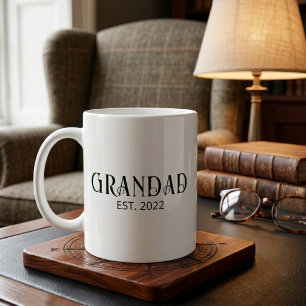 Moderner Opa etabliert schwarzes Skript  Kaffeetasse