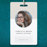 Moderner Personalausweis | Logo für Minimalistisch Ausweis<br><div class="desc">Einfaches, stilvolles Corporate ID-Abzeichen, das mit dem ID-Foto, dem Namen, der Position, dem Firmenlogo, den Geschäftsdetails und QR-Code oder Strichcode Ihres Mitarbeiters personalisiert werden kann. Das stilvolle Design besticht durch eine moderne, minimalistische Typografie und ein Blockbanner in Steingrau, das sich von der Masse abhebt. Das abgebildete Bild dient nur zur...</div>