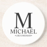 Moderner Personalisierter Monogramm- und Name-Trau Getränkeuntersetzer<br><div class="desc">Moderne Geschenke für Personalisierten Trauzeuge mit personalisierten Monogramm,  Trauzeuge und Titel im klassischen Serif-Schriftart-Stil. Auch perfekt für Trauzeuge,  Vater der Braut und mehr.</div>