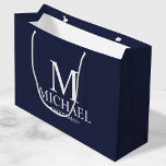 Moderner Personalisierter Navy-Blau-Trauzeuge Große Geschenktüte<br><div class="desc">Moderne Geschenke mit Personalisiertem Trauzeuge mit personalisiertem Monogramm,  Trauzeuge Name und Titel in der weißen klassischen Serif Schriftart Stil auf marineblau Hintergrund. Auch perfekt für Trauzeuge,  Brautvater,  Ringträger und mehr.</div>