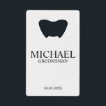 Moderner Personalisierter Trauzeuge in Schwarz/Wei Geldbeutel Flaschenöffner<br><div class="desc">Moderne Schwarz-Weiß-Geschenke für Personalisierten Trauzeuge mit dem Namen,  dem Titel und dem Hochzeitstag des personalisierten Trauzeugen im klassischen Serif-Schriftart-Stil. Auch perfekt für Trauzeuge,  Vater der Braut und mehr.</div>