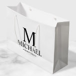 Moderner Personalisierter Trauzeuge in Schwarz/Wei Große Geschenktüte<br><div class="desc">Moderne Schwarz-Weiß-Geschenke mit personalisiertem Monogramm,  Name und Titel des Trauzeugen im klassischen Serif-Schriftart-Stil. Auch perfekt für Trauzeuge,  Vater der Braut und mehr.</div>