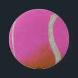 Moderner Pink Tennisball mit Imitat Glitzer Line Button<br><div class="desc">Personalisiertes klassisches Tennisball-Design in Glitzer Silber Imitate Folientextur. Einfaches, minimalistisches Geschenk für Ihren Tennistrainer oder Ihr Tennisteam, oder einfach nur Tennisbälle mit Ihrem ursprünglichen, goldenen & stilvollen Tennismuster-Design. Personalisiertes Geschenk für einen Tennisspieler. Dusty Rose Tennis Gold Design. Trendy Tennisspieler Wohngestaltung. Moderne Tennisspielgeschenke. Cooles Retro-Geschenk für Ihren Tennistrainer oder das Tennisteam...</div>