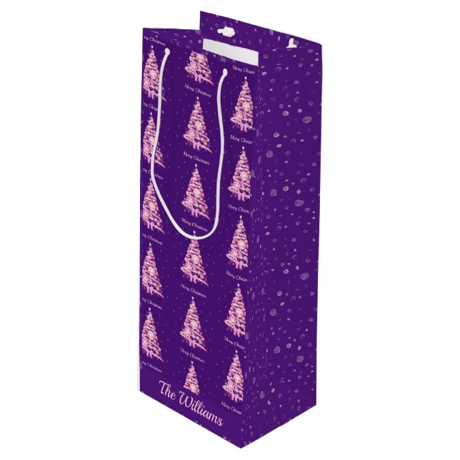Moderner Pink Weihnachtsbaum Individuelle Name Lil Geschenktüte Für Weinflaschen (Vorderseite Schrägansicht)