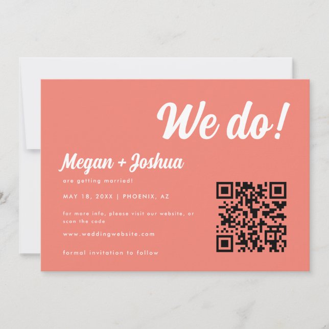 Moderner QR-Code Coral Pink "We do!" Hochzeit Save The Date (Vorderseite)