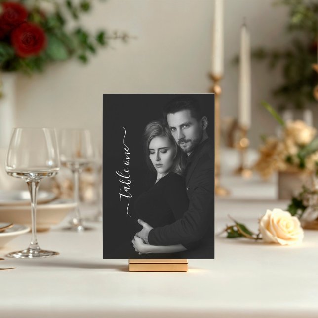 Moderner QR-Code für das Schwarz-Weiß-Foto Tischnummer (Von Creator hochgeladen)