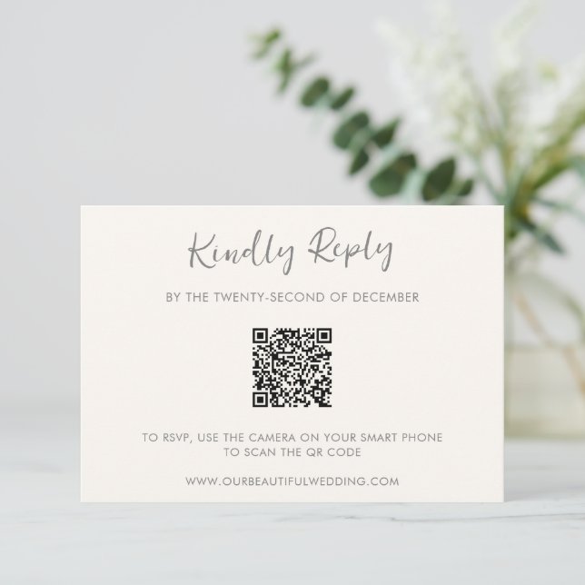 Moderner QR Code für Elfenbein Einfache Hochzeit RSVP Karte (Stehend Vorderseite)
