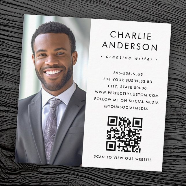 Moderner QR-Code mit minimalem, elegantem Foto Quadratische Visitenkarte (Modern minimal elegant white photo QR code Square Business Card)