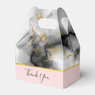 Moderner, rauchiger grauer Marmor mit goldfarbener Geschenkschachtel