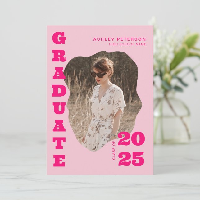 Moderner Retro-Pink-Typografie-Foto-Abschluss Ankündigung (Stehend Vorderseite)