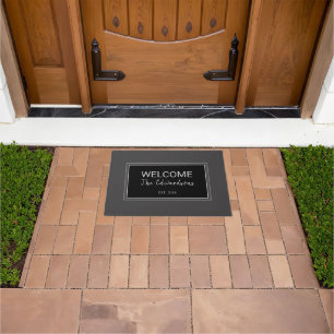 Moderner rustikaler dunkelgrauer fußmatte