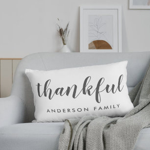Moderner rustikaler Herbst Dankbarer Familienname Lendenkissen
