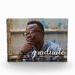 Moderner schwarz-goldgestreifter Graduate Foto Blo