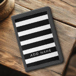 Moderner Schwarz-Weiß-Streifen-Individuelle Name Trifold Geldbörse<br><div class="desc">Rugby Stripes - Ein präpariertes Muster mit fetten Streifen und einem Monogramm Ihres Vor- oder Nachnamens. Dieses Design enthält ein trendiges, weiß gestreiftes Muster - Wenn Ihre Kunst noch angepasst werden muss, klicken Sie auf Diese Schaltfläche anpassen. Dies führt Sie zu einem Designbereich, wo Sie Dinge bewegen und sogar Schriftart...</div>