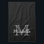 Moderner Schwarz-weißer Personalisierter Name Mit Geschirrtuch<br><div class="desc">Moderner, minimalistischer Schwarz-Weiß-personalisierter Name und mit Monogramm Küchentuch. Es verfügt über ein Monogramm, das im Serifenstil-Schriftart initialisiert wurde, und eine hübsche handgeschriebene Textvorlage für Vornamen in grauer, weißer Farbe auf schwarzem Hintergrund. Große weibliche, mädchenhafte personalisierte Gabe. Wenn Sie Hilfe oder passende Artikel benötigen, kontaktieren Sie mich bitte.</div>