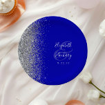 Moderner Silberner Glitzer Royal Blue Wedding Pappteller<br><div class="desc">Diese eleganten,  modernen Hochzeitsfeier-Teller verfügen über einen Glitzer-Rand aus Silber-Imitat. Einfach den silbergrauen Text auf einem königsblauen Hintergrund anpassen,  mit den Namen der Braut und des Bräutigams in skurriler Handschrift Kalligraphie über einen großen Ampersand.</div>