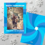 Moderner Swirl Star von David HAPPY HANUKKAH CUSTO Feiertagskarte<br><div class="desc">Eine perfekte Karte für ein jüdisches Fest! Handgemachte Kunst für Sie. Vollständig anpassbar! Klicken Sie oben auf "Personalisieren", um den Text zu bearbeiten und ein Foto hinzuzufügen. Klicken Sie auf "Bearbeiten mit dem Designwerkzeug", um die Schriftart, Farben und Einstellungen anzupassen. Design ist auch als digitaler Download verfügbar, um sofort zu...</div>